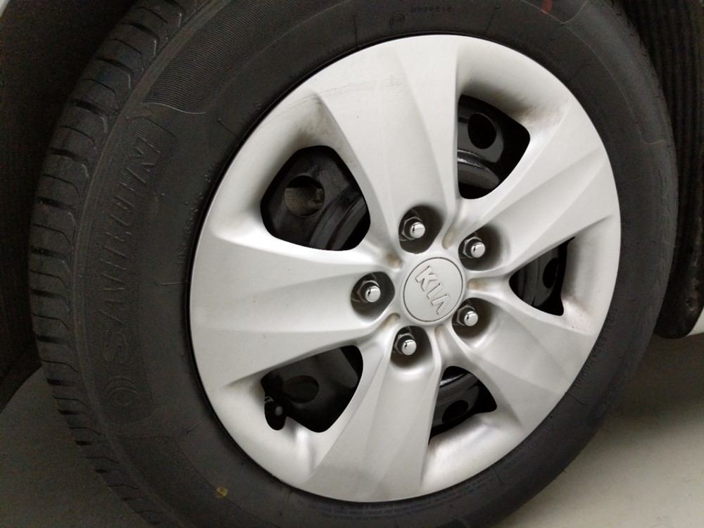 2016 Kia Forte - Wheel