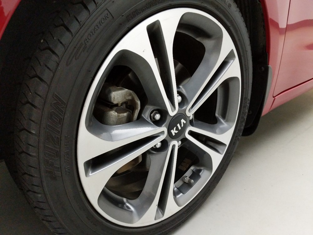 2016 Kia Forte - Wheel