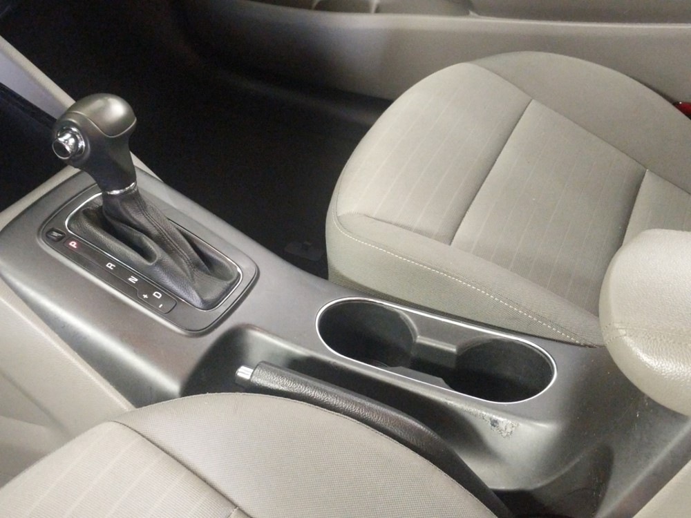 2016 Kia Forte - Center Console/Cup Holders