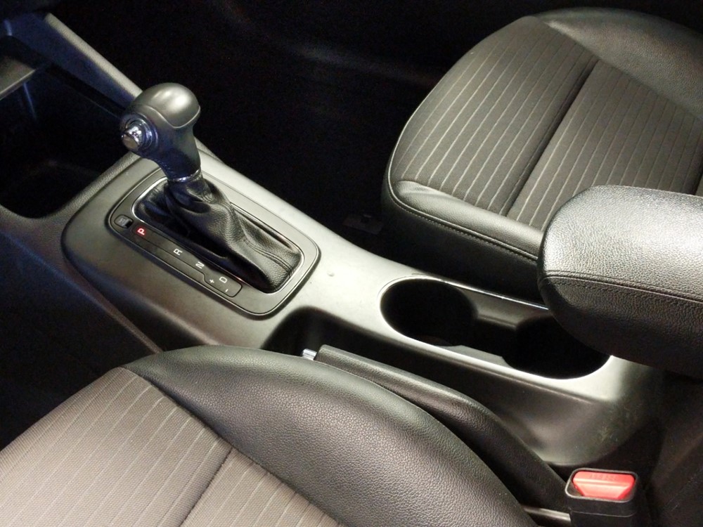 2016 Kia Forte5 - Center Console/Cup Holders