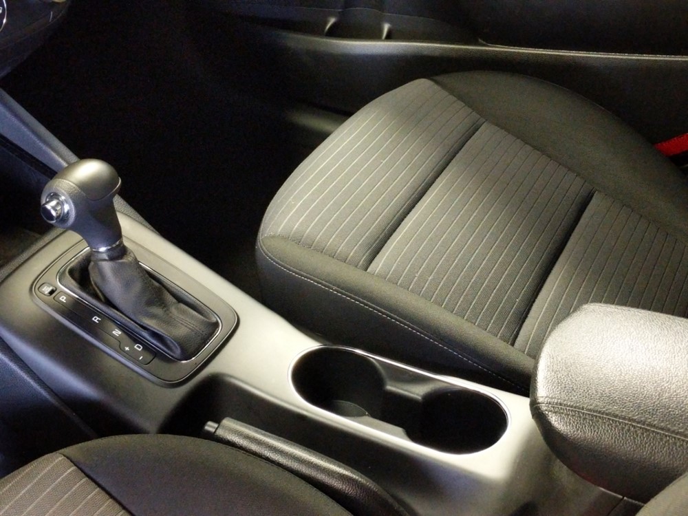 2016 Kia Forte - Center Console/Cup Holders