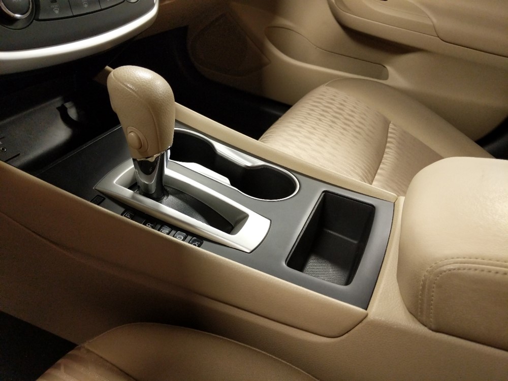 2016 Nissan Altima - Center Console/Cup Holders