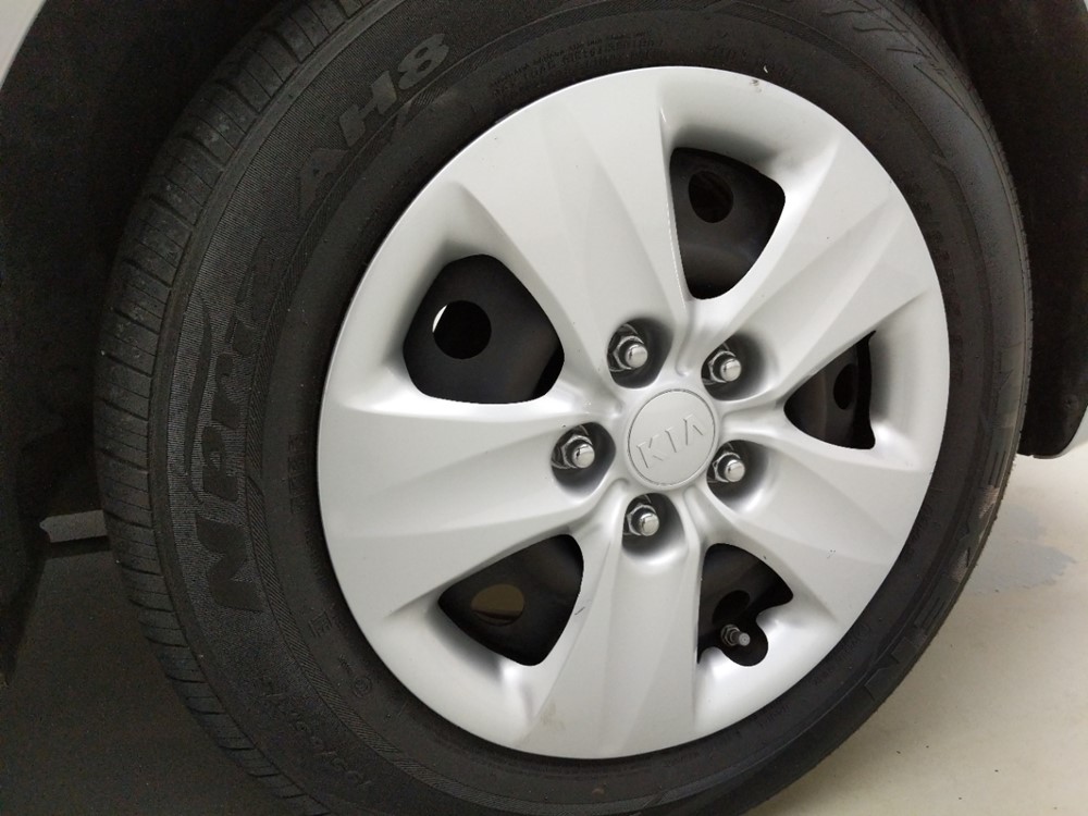 2017 Kia Forte - Wheel