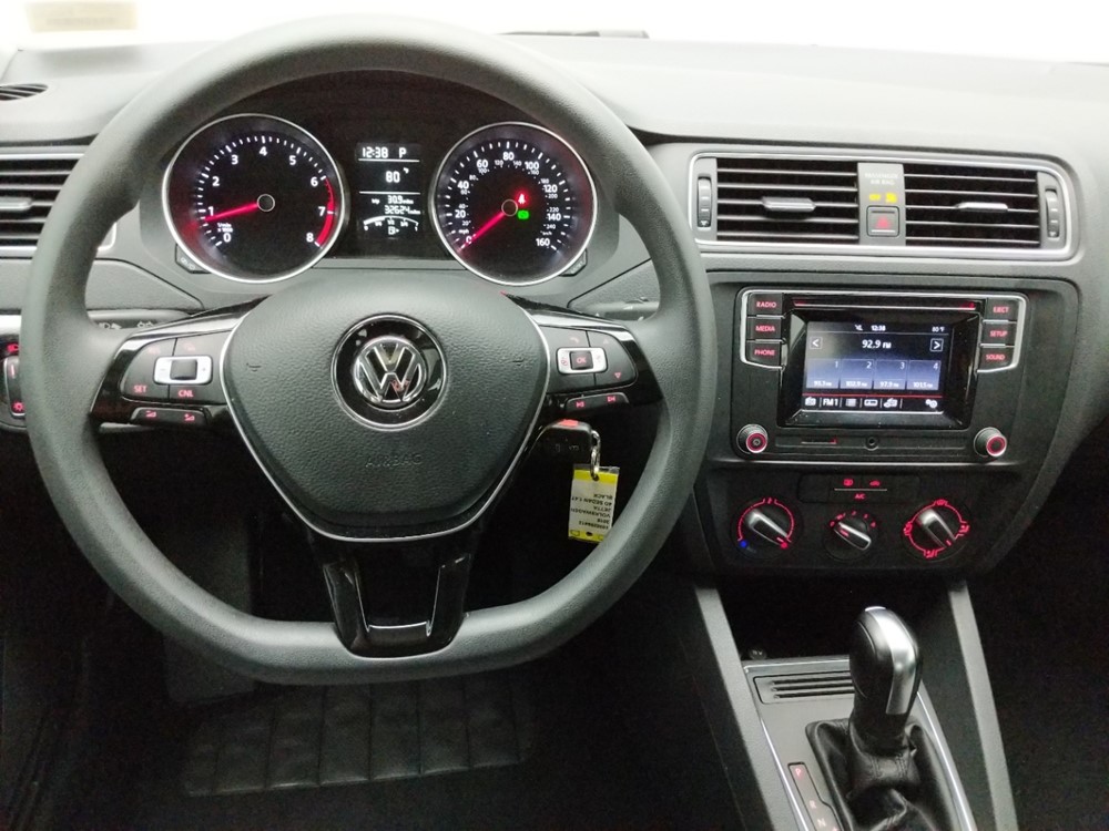 2018 Volkswagen Jetta - Driver Dash