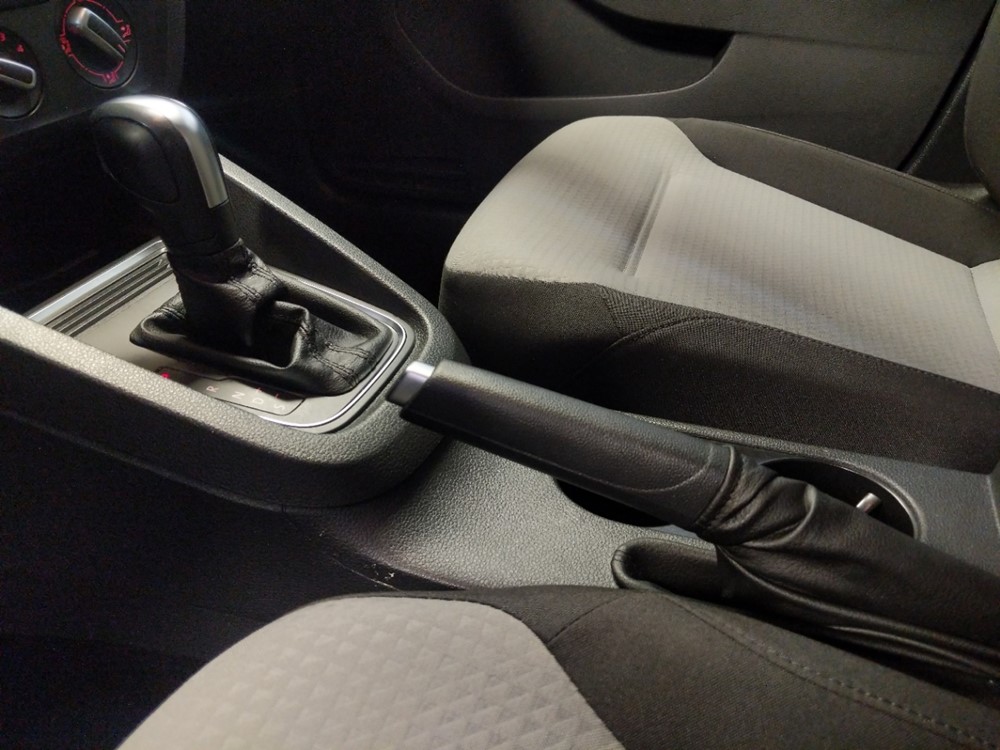 2018 Volkswagen Jetta - Center Console/Cup Holders