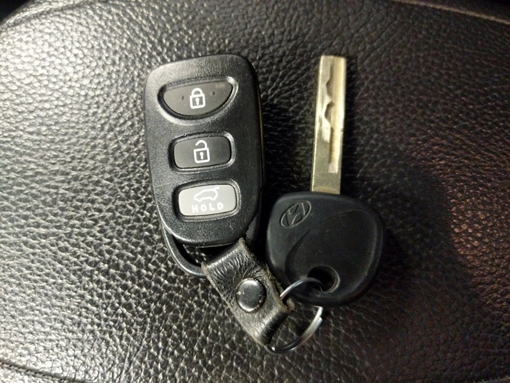 2016 Hyundai Veloster - Keys