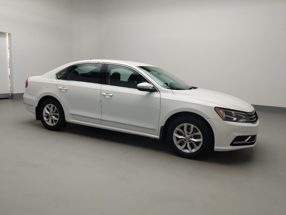 2016 Volkswagen Passat - Passenger Front Side