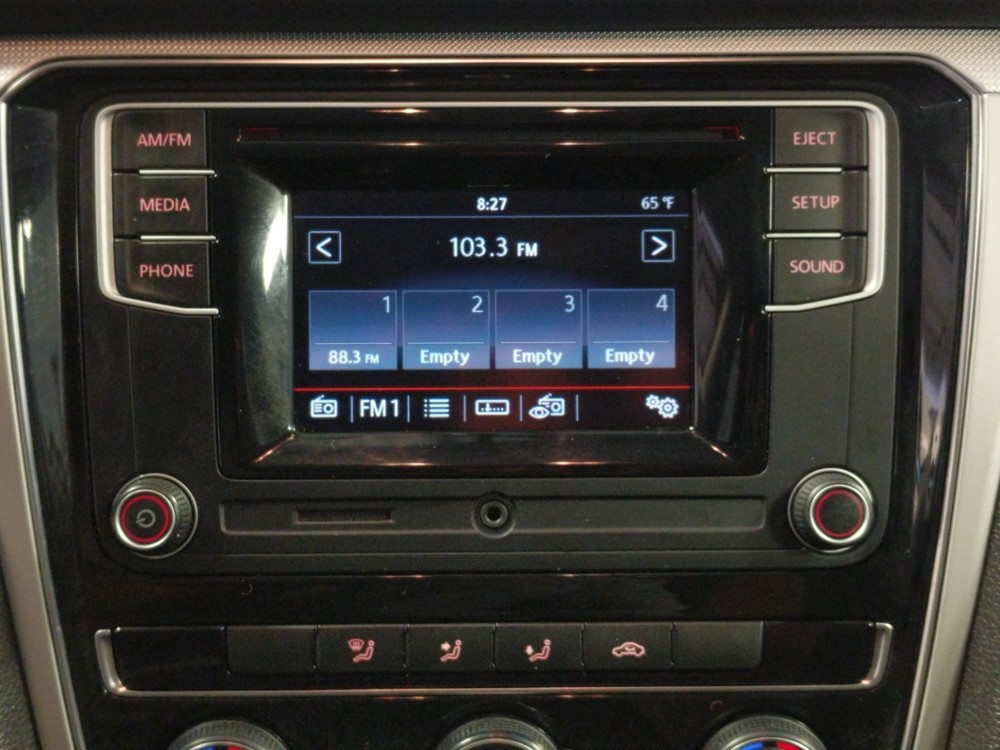 2016 Volkswagen Passat - Stereo Package