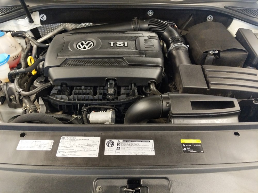 2016 Volkswagen Passat - Engine