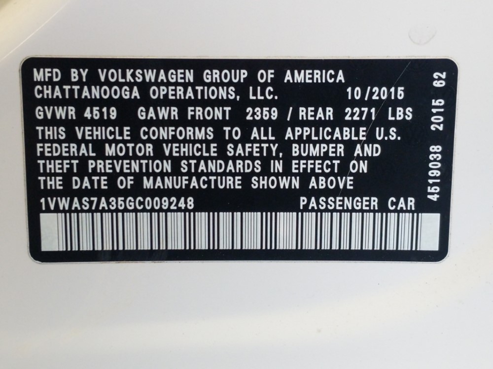 2016 Volkswagen Passat - VIN Plate