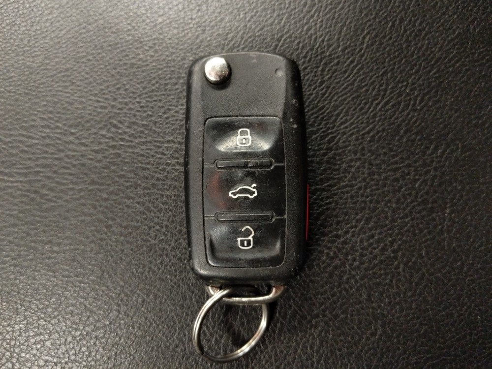2016 Volkswagen Passat - Keys