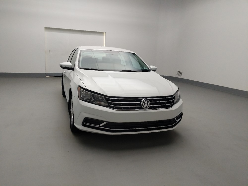 2016 Volkswagen Passat - Passenger Front Hood