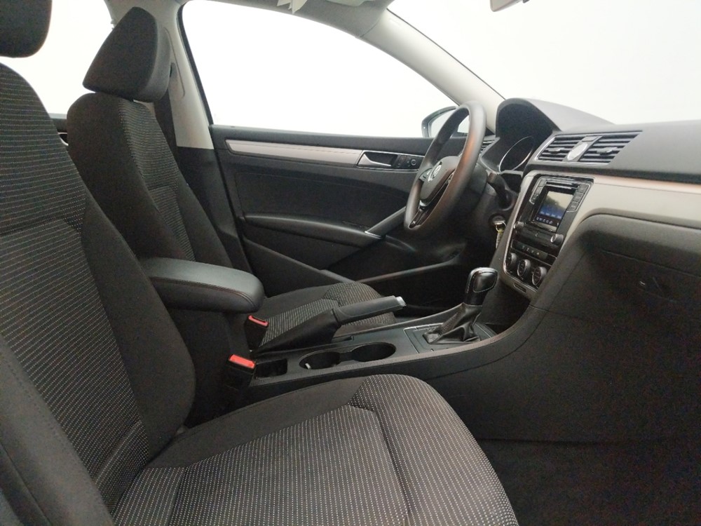2016 Volkswagen Passat - Passenger Front Seat