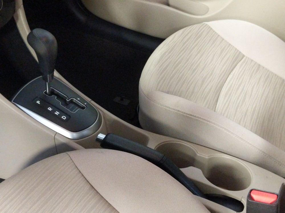 2017 Hyundai Accent - Center Console/Cup Holders