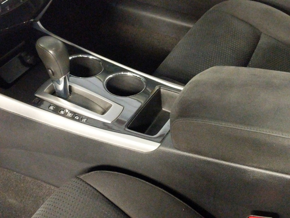 2014 Nissan Altima - Center Console/Cup Holders