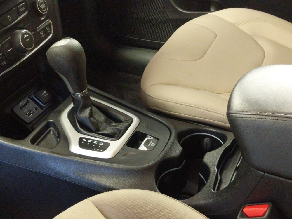 2017 Jeep Cherokee - Center Console/Cup Holders