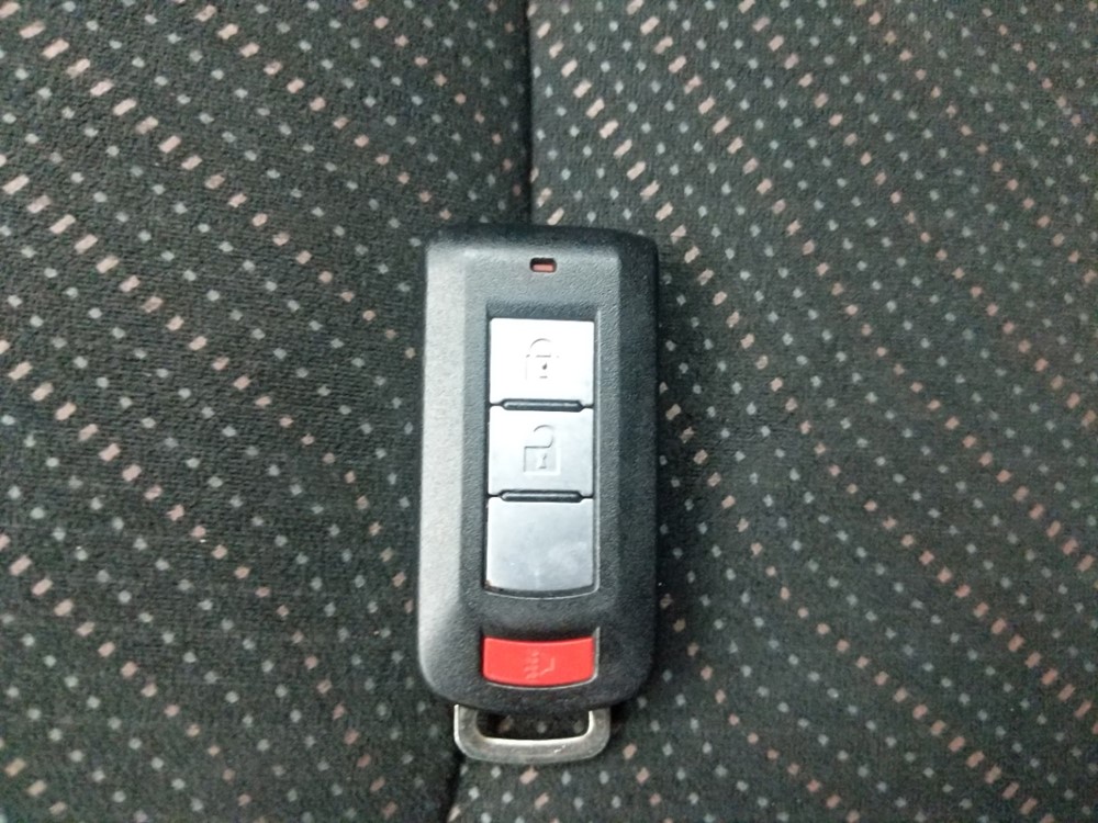 2015 Mitsubishi Outlander - Keys