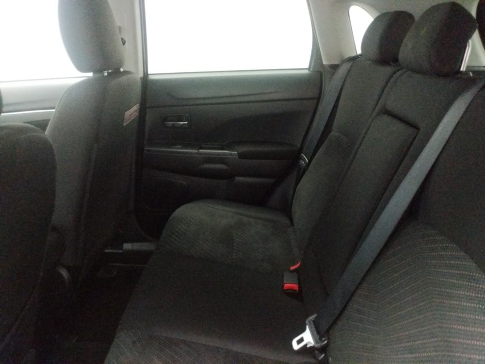 2015 Mitsubishi Outlander - Driver Rear Seat