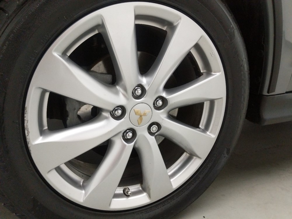2015 Mitsubishi Outlander - Wheel