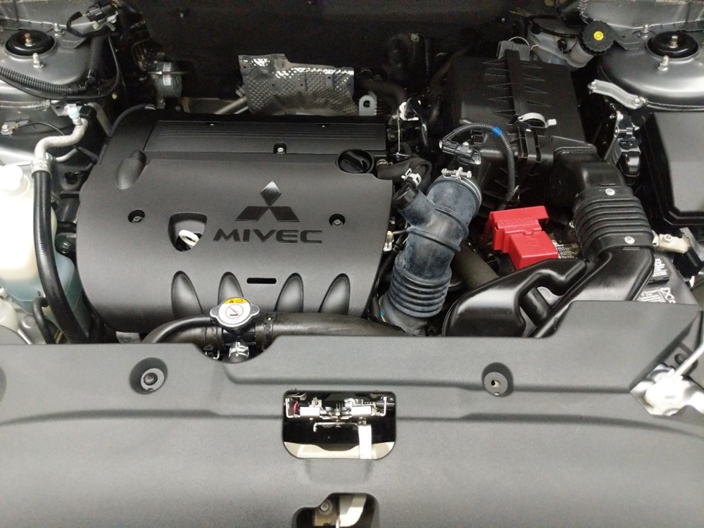 2015 Mitsubishi Outlander - Engine