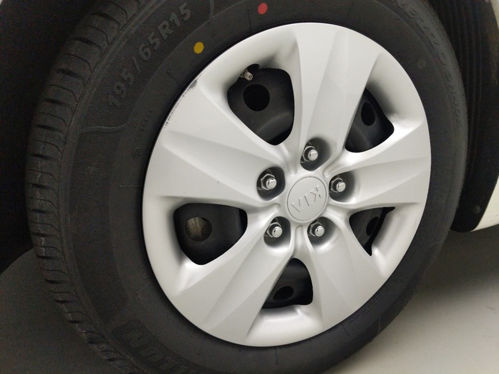 2017 Kia Forte - Wheel