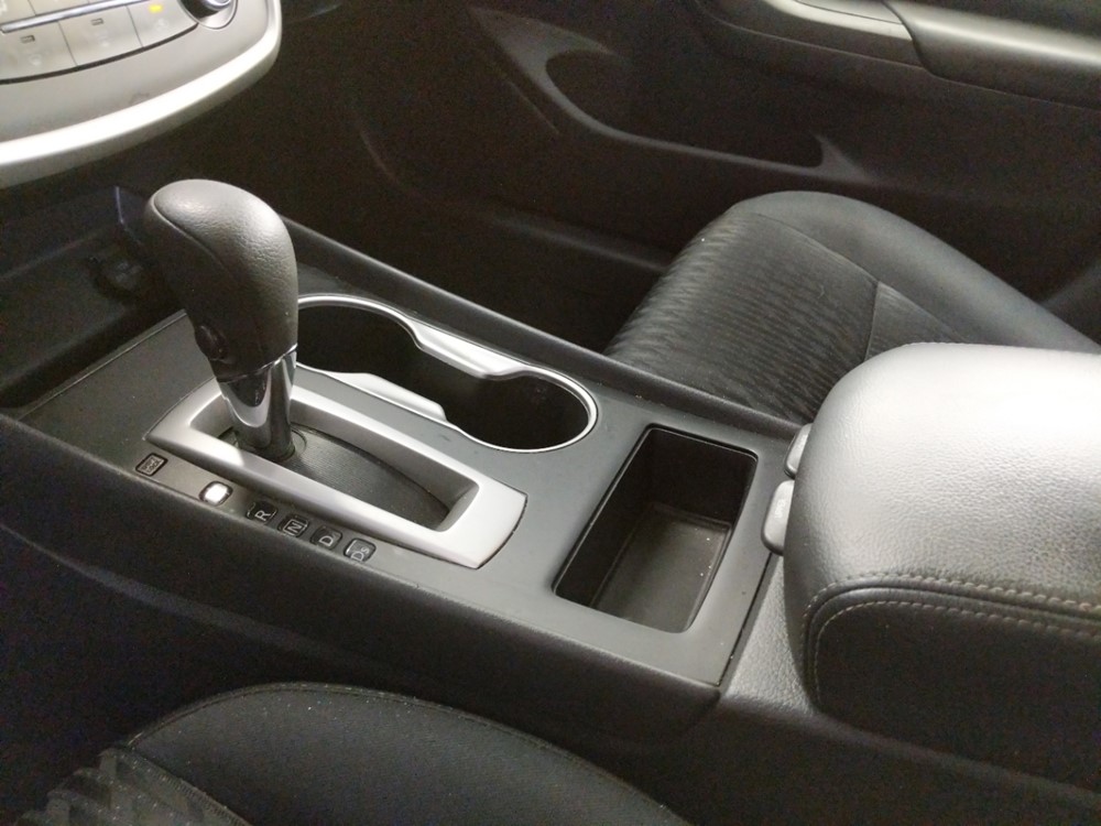 2017 Nissan Altima - Center Console/Cup Holders
