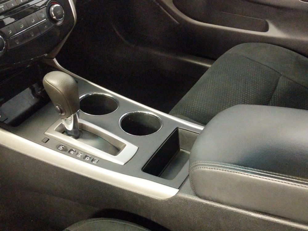 2015 Nissan Altima - Center Console/Cup Holders