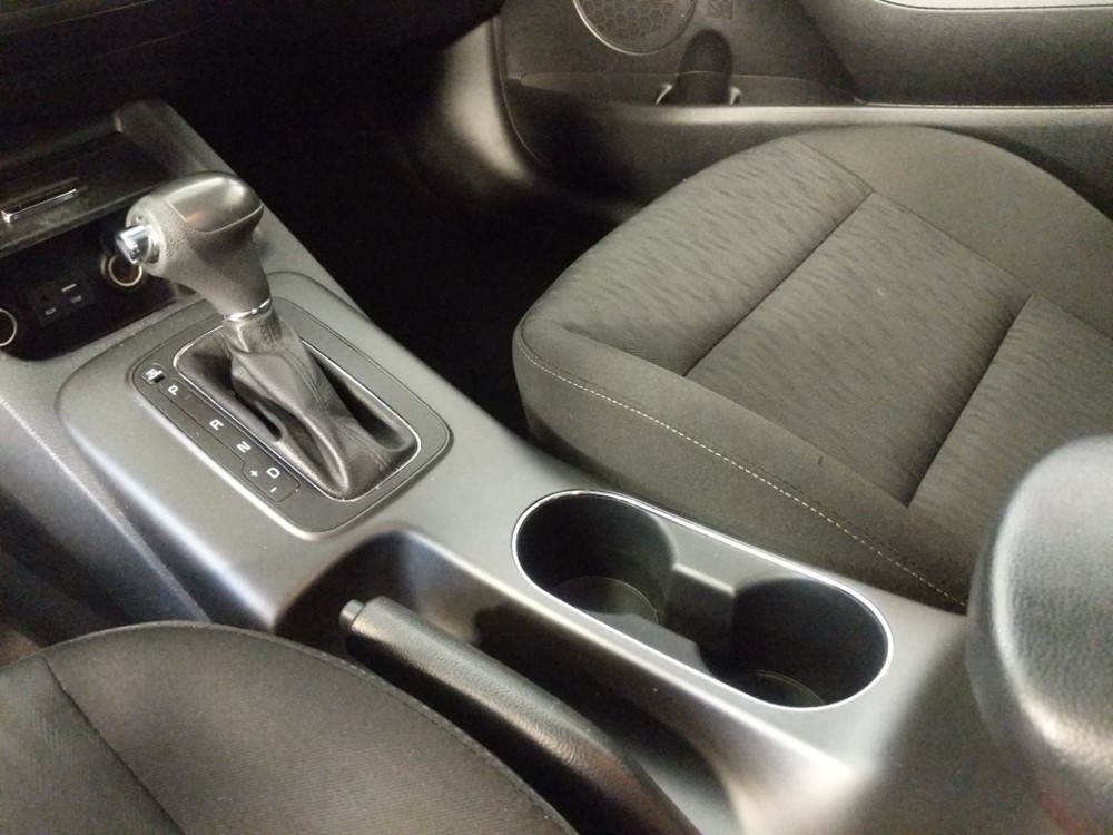 2016 Kia Forte - Center Console/Cup Holders
