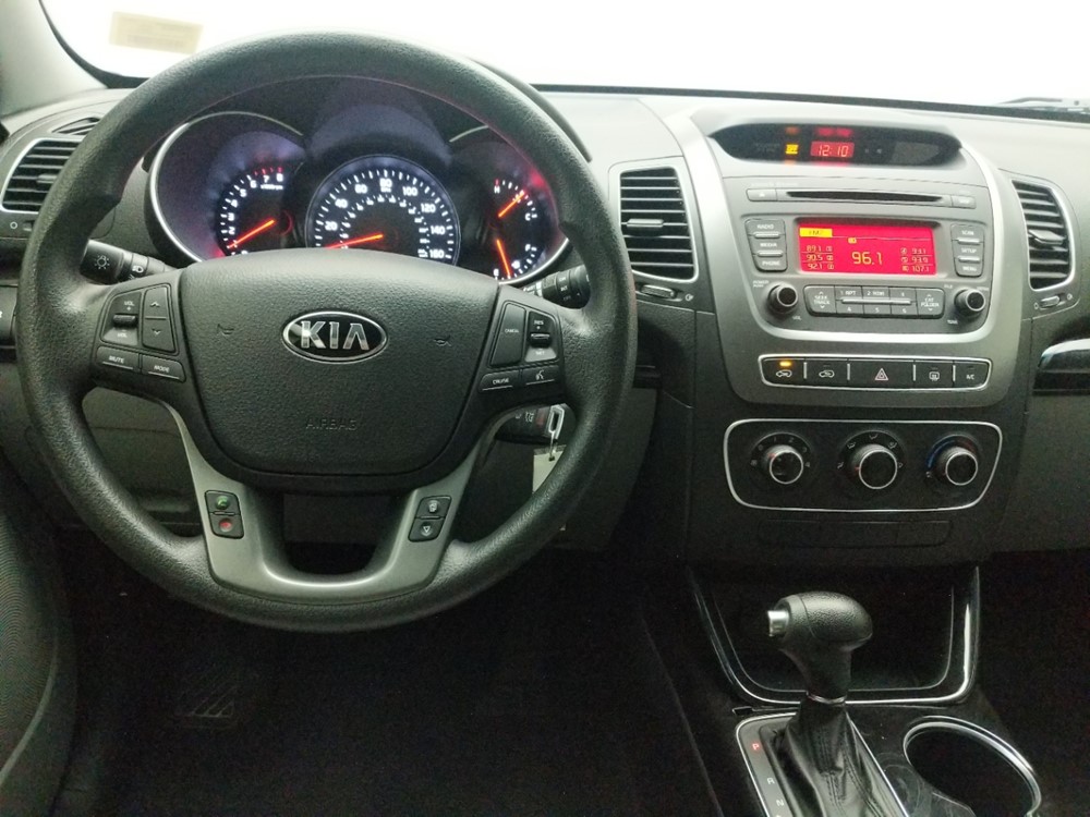 2015 Kia Sorento - Driver Dash