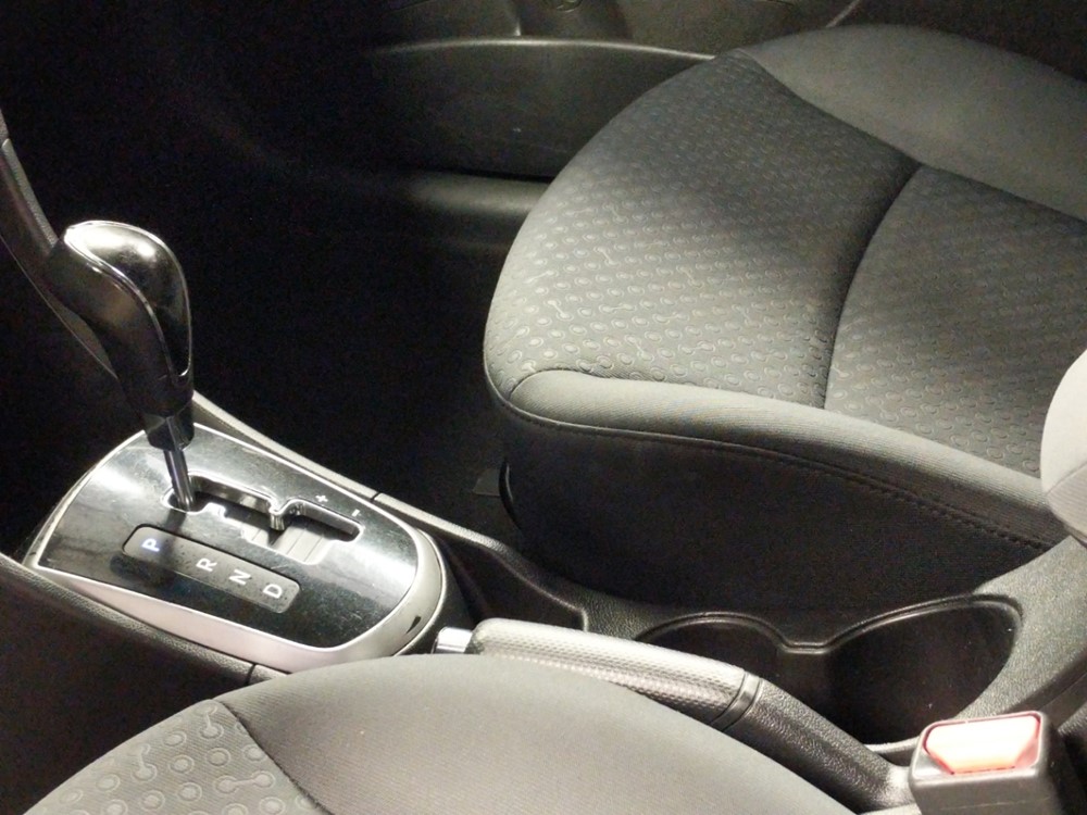 2013 Hyundai Accent - Center Console/Cup Holders