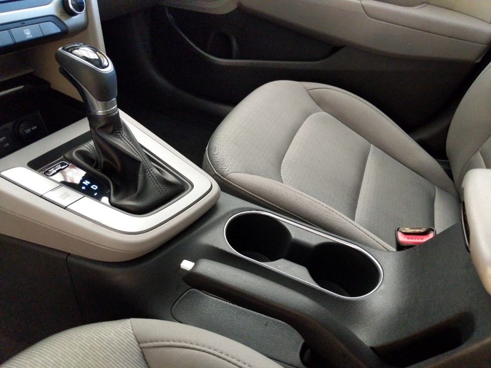 2018 Hyundai Elantra - Center Console/Cup Holders