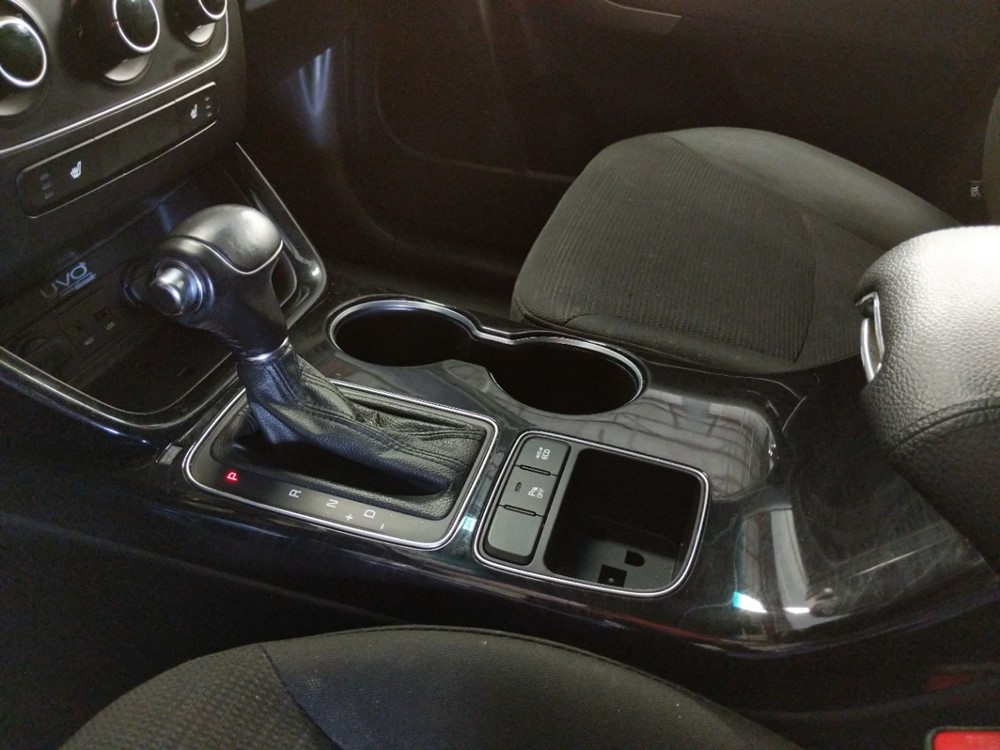 2014 Kia Sorento - Center Console/Cup Holders