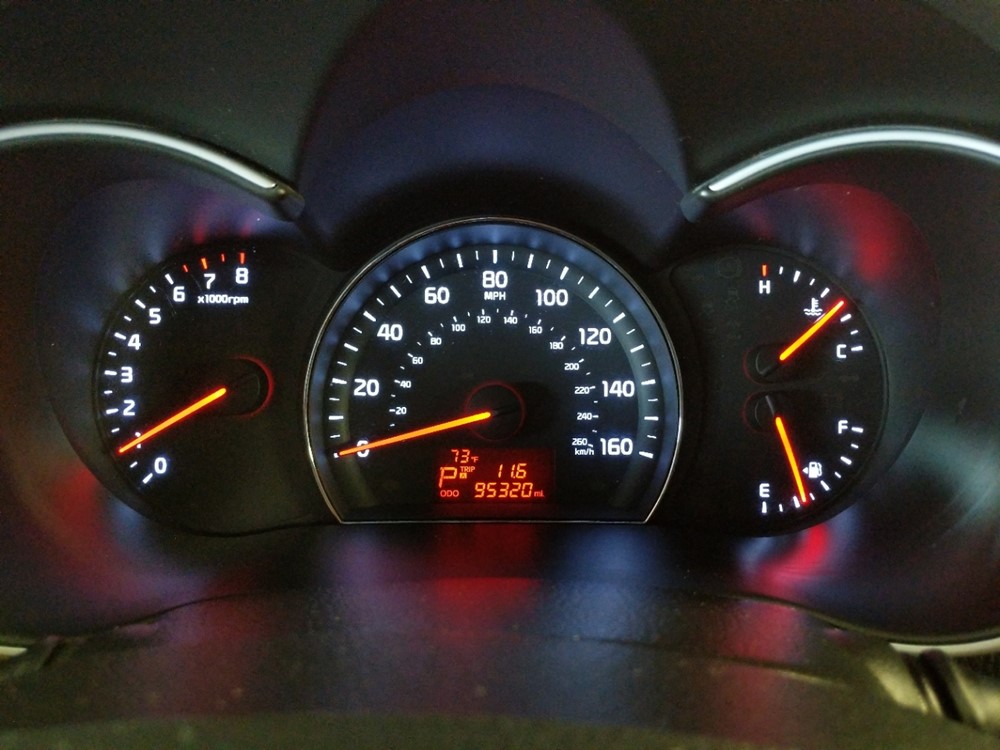 2014 Kia Sorento - Odometer Close Up