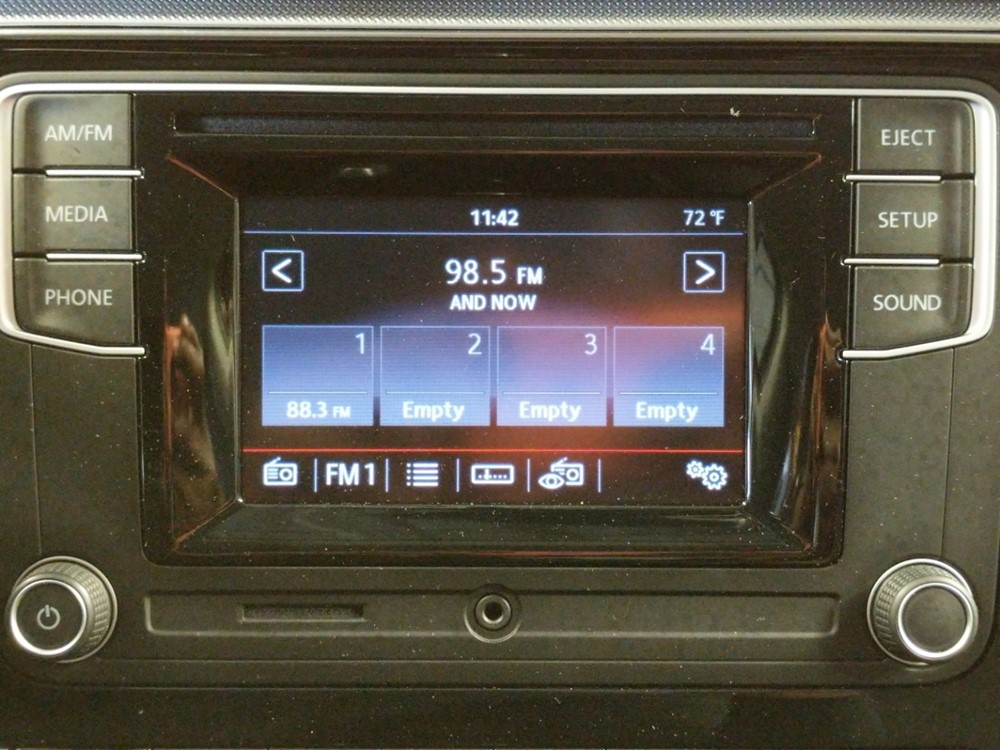 2016 Volkswagen Passat - Stereo Package