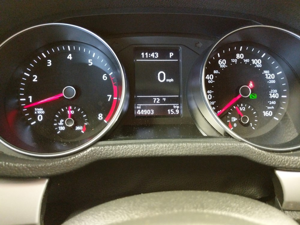 2016 Volkswagen Passat - Odometer Close Up