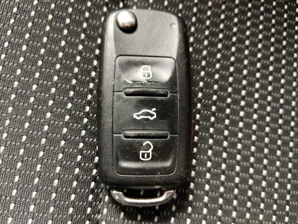 2016 Volkswagen Passat - Keys