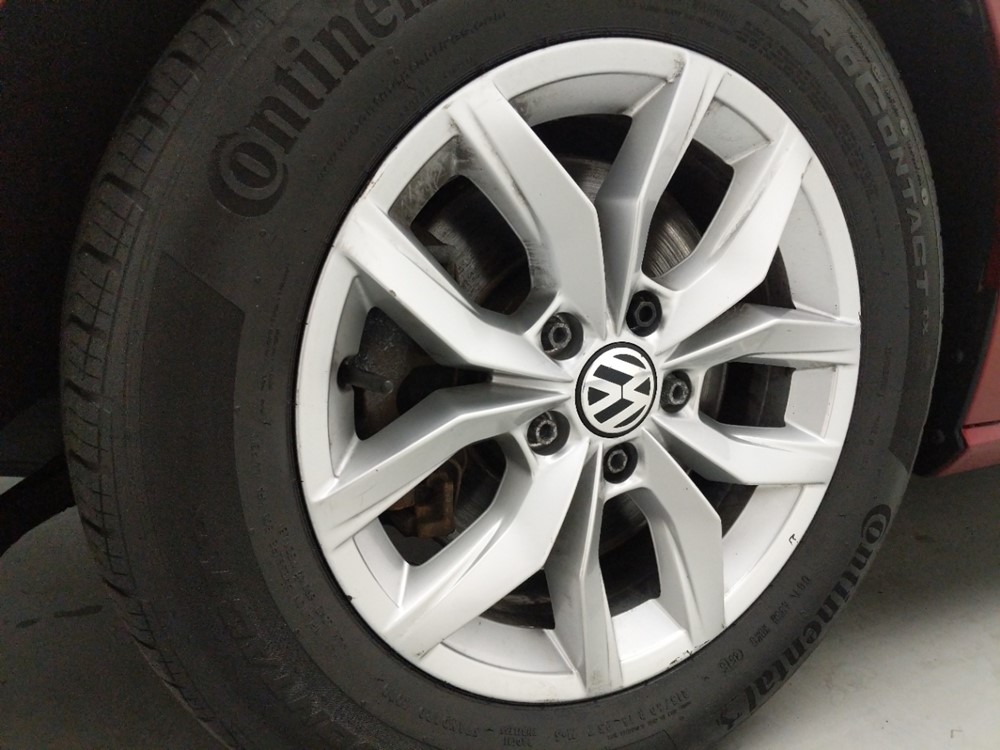 2016 Volkswagen Passat - Wheel