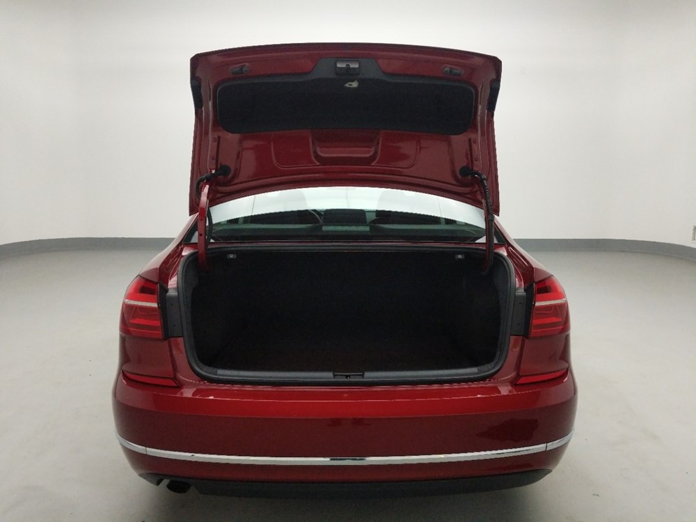 2016 Volkswagen Passat - Trunk