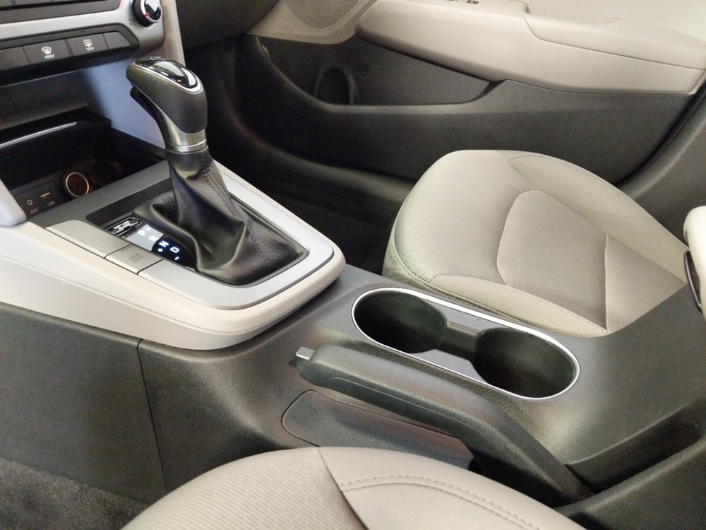 2017 Hyundai Elantra - Center Console/Cup Holders