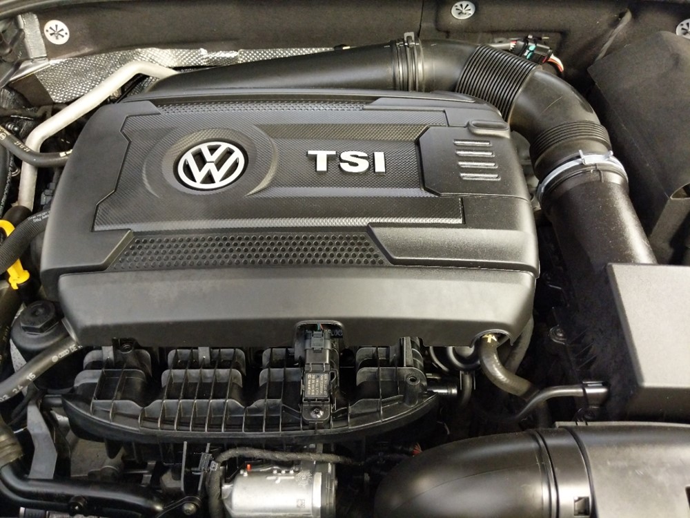 2016 Volkswagen Passat - Engine