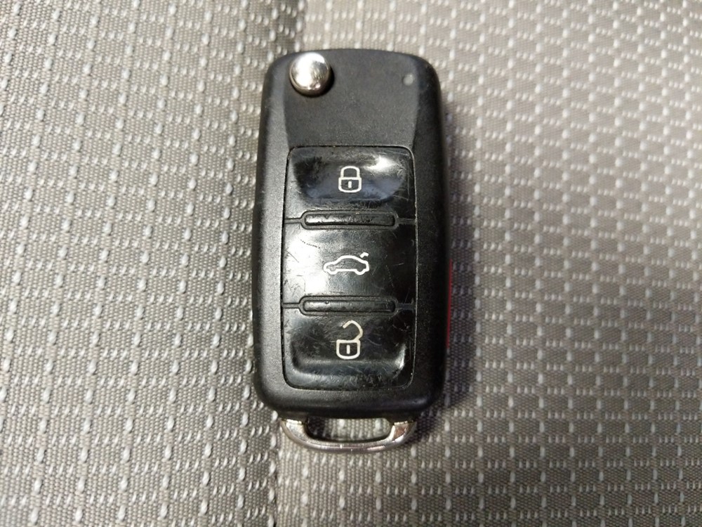 2016 Volkswagen Passat - Keys
