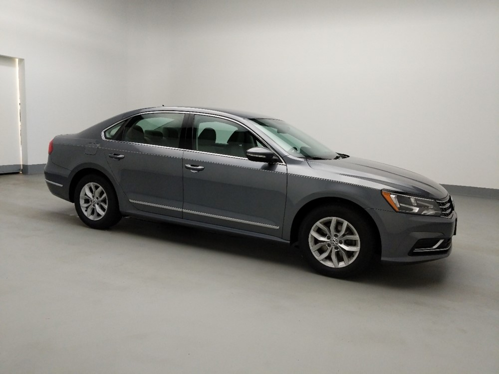 2016 Volkswagen Passat - Passenger Front Side