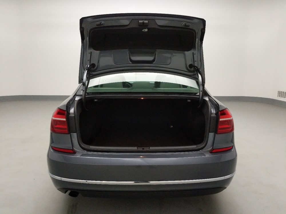 2016 Volkswagen Passat - Trunk