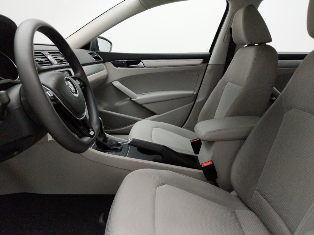 2016 Volkswagen Passat - Driver Front Seat