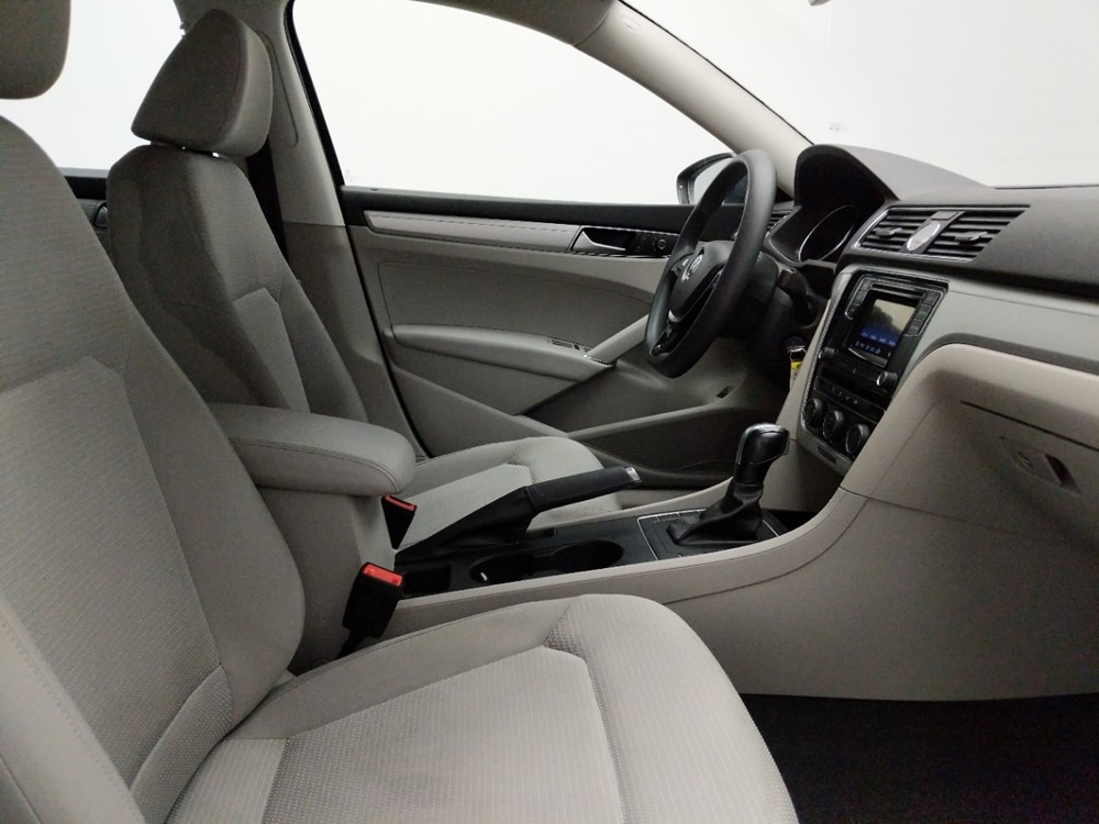 2016 Volkswagen Passat - Passenger Front Seat
