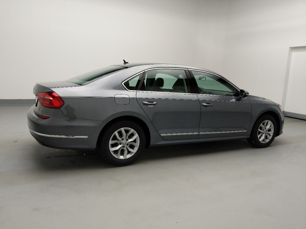 2016 Volkswagen Passat - Passenger Rear Side