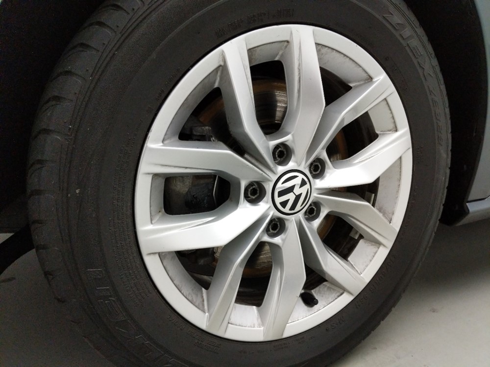 2016 Volkswagen Passat - Wheel