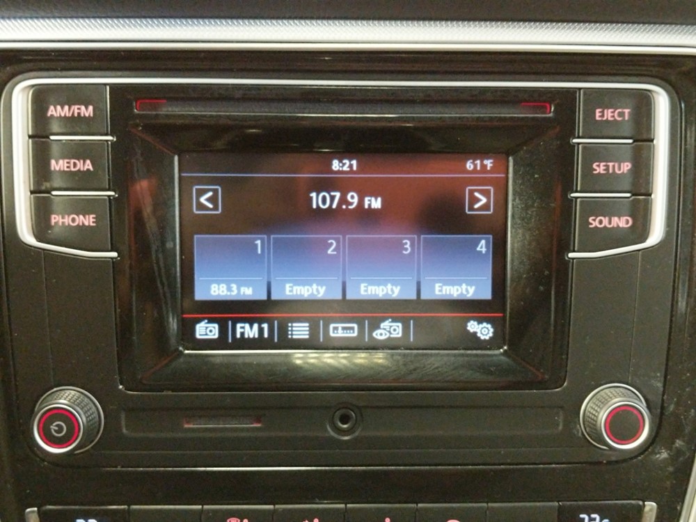 2016 Volkswagen Passat - Stereo Package
