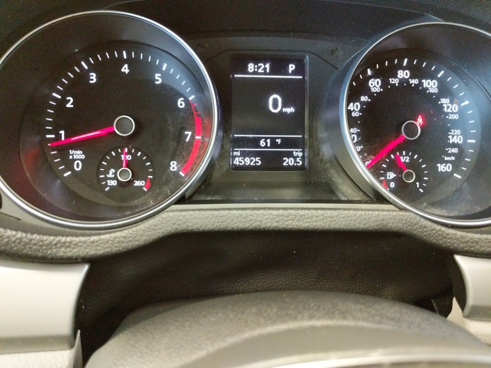 2016 Volkswagen Passat - Odometer Close Up