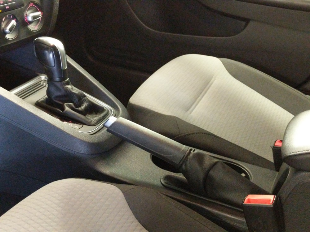 2017 Volkswagen Jetta - Center Console/Cup Holders